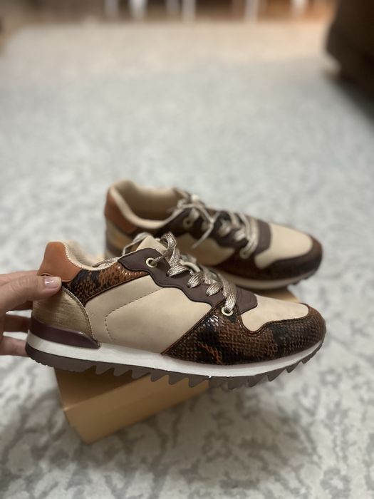 Женские кроссовки Menbur (Испания)