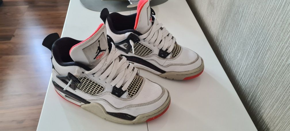 Nike Air Jordan 4 Retro marime 35,5