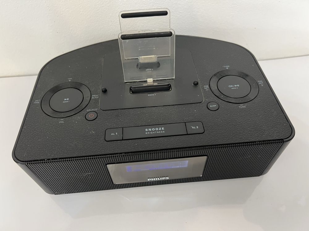 Philips Docking Staion Iphone Ipod Ipad Radio Mp3 Link Alarm
