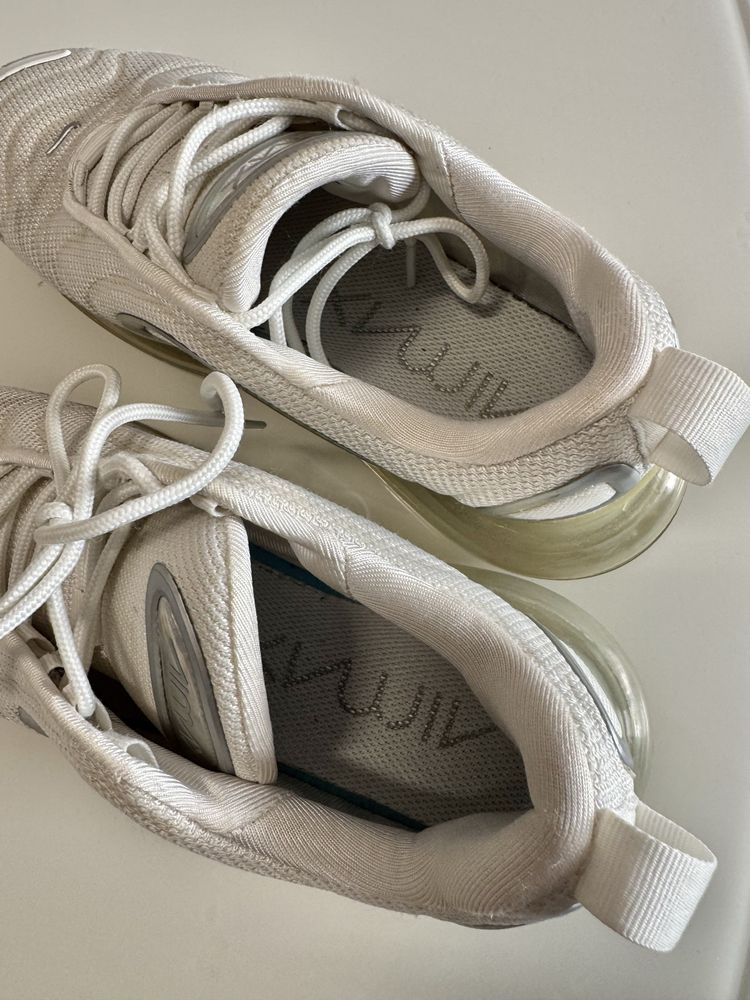 Бели маратонки nike air max