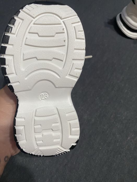 Adidasi unisex numarul 23