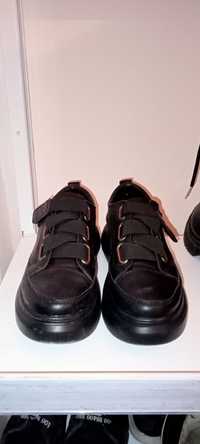 Чёрный кроссовки