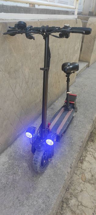 Самокат ва велосипед сотилади