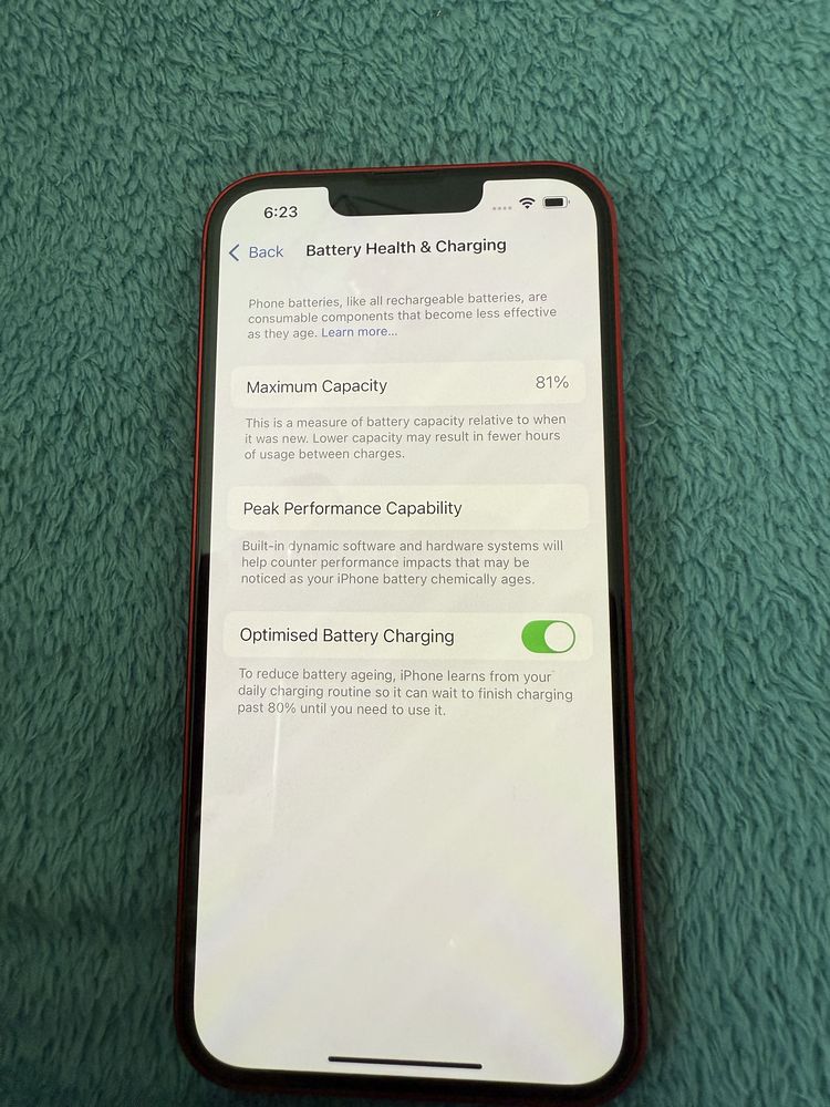 Iphone 13 256 GB + 17 кейса към телефона