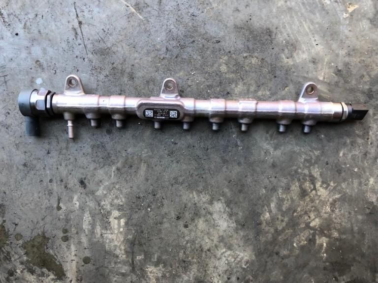 Rampa injectoare 3.0d b57 0445216051  8571569 01 BMW Seria 5 G30 [201