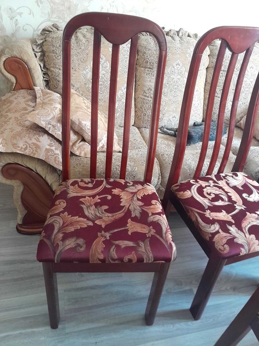 Продам 6 стульев для гостиной