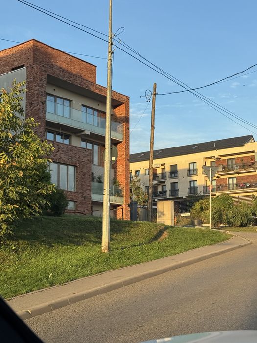 Inchiriez Ap 2 camere 70mp +parcare ,  intrare in Borhanci