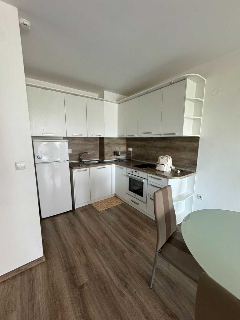 Продава се Двустаен апартамент в Плевен, Идеален център - 72 кв.м за 2056 €/кв.м - Снимка #1