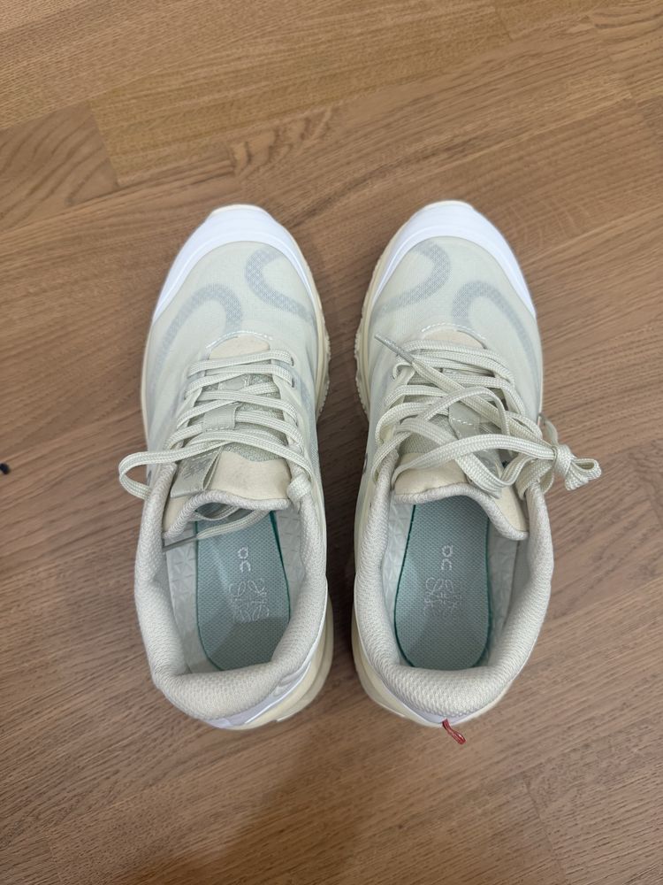 Кроссовки On running x Loewe