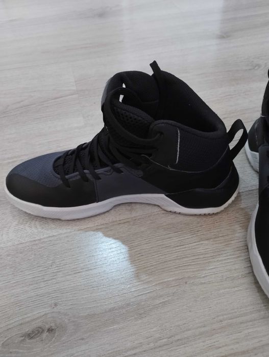 Затворени обувки/ за баскетбол