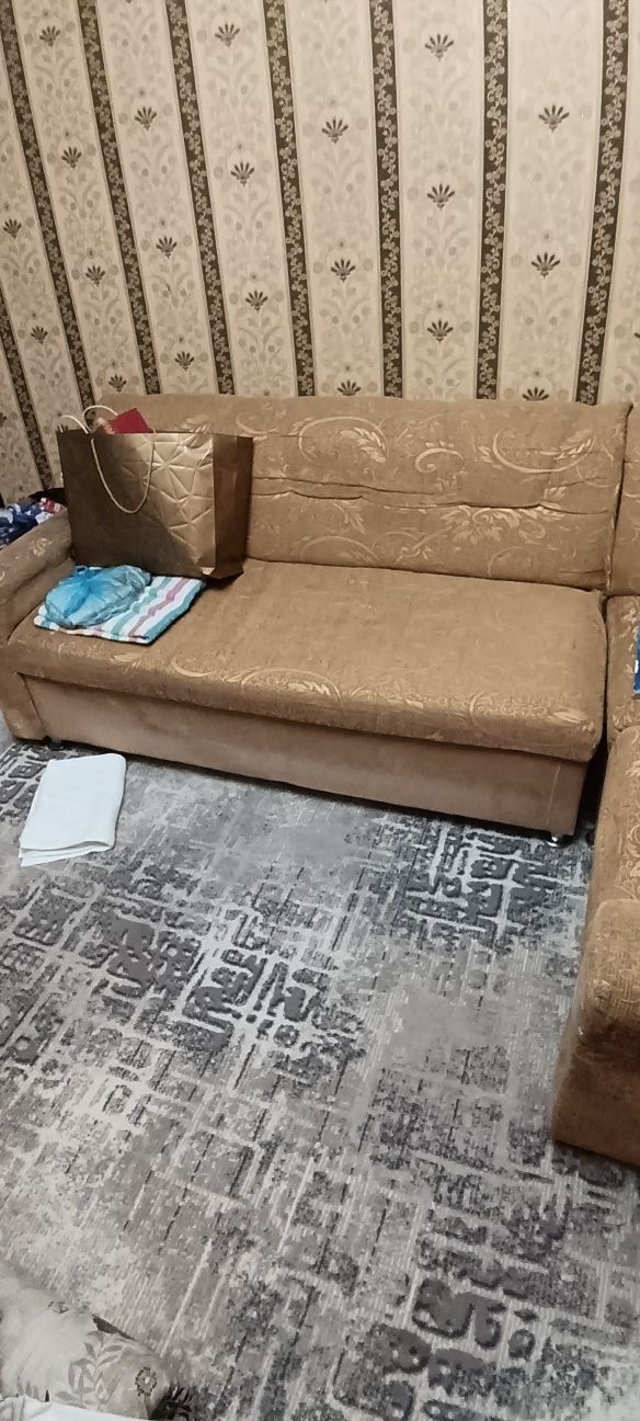 Продам диван угловой. Срочно!