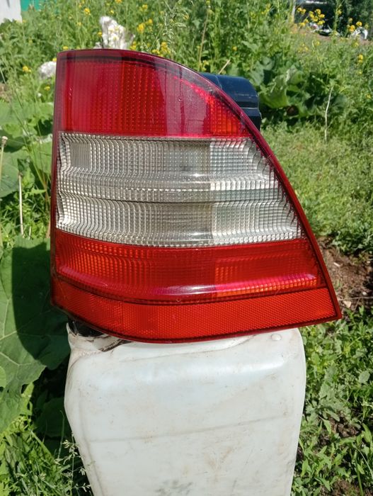 Продам задний фонарь mercedes ml 320