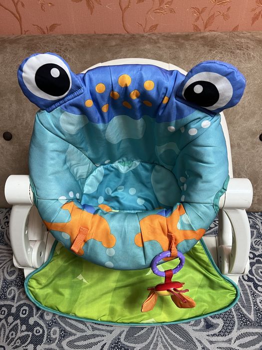 Удобное портативное детское сиденье на полу