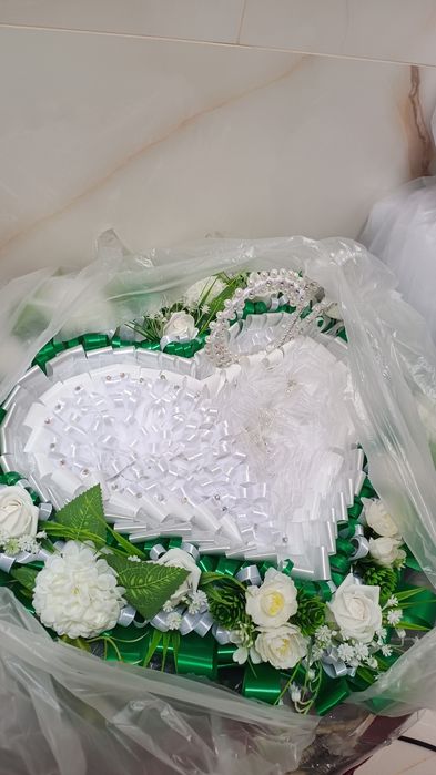 Aranjamente masini,cocarde,pahare etc