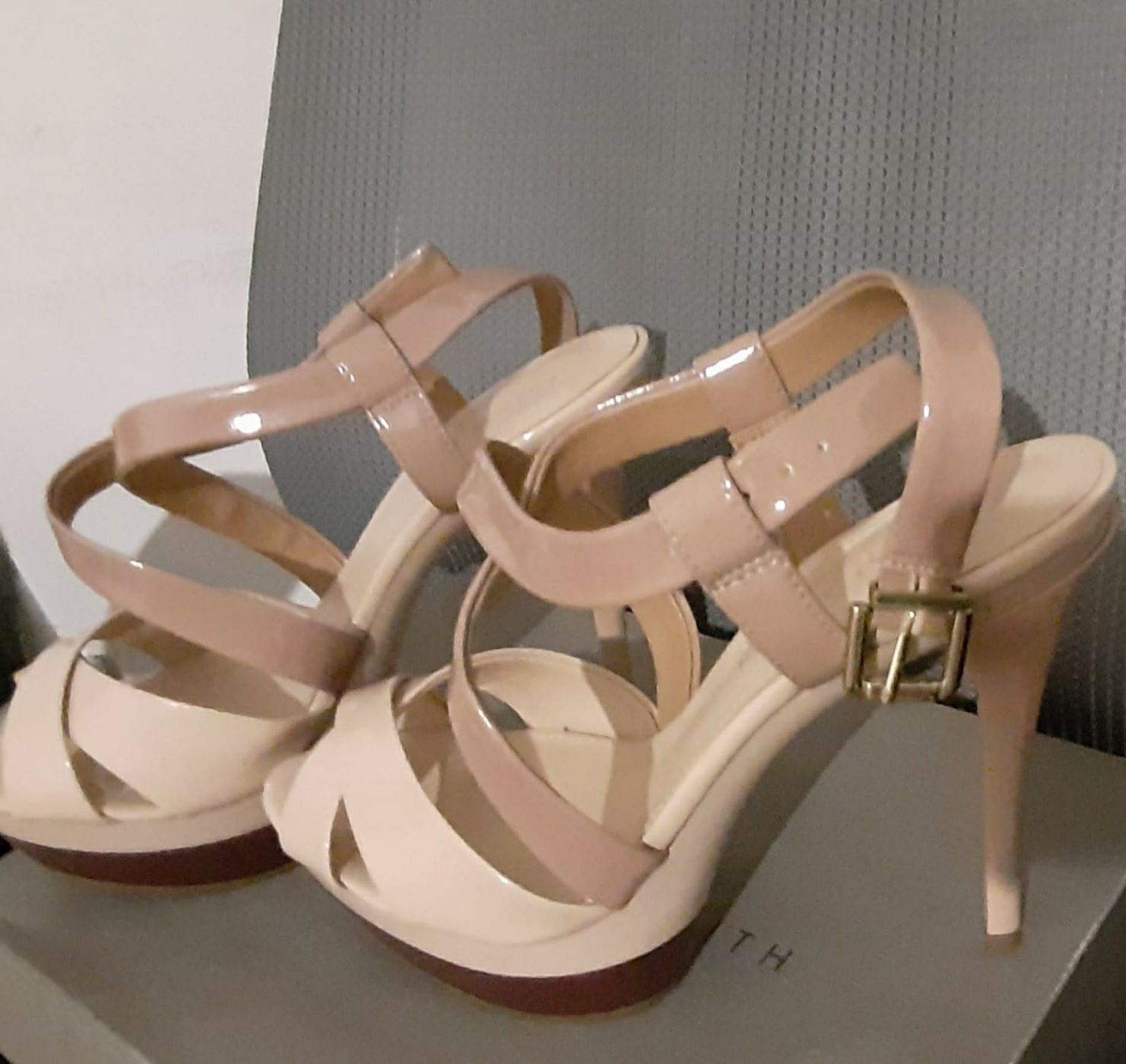 Туфли босоножки Charles and Keith