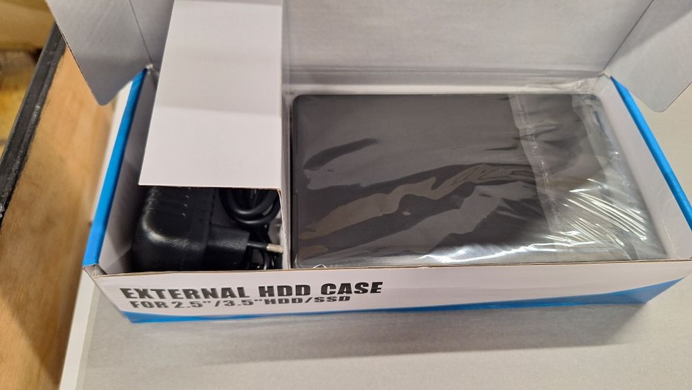 Продавам кутия за 2.5" (3.5") хард диск