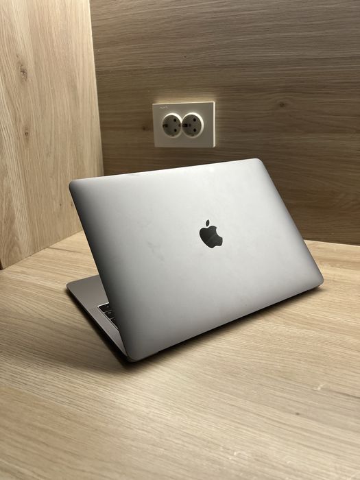 MacBook Air 2019 года, в идеальном состоянии
