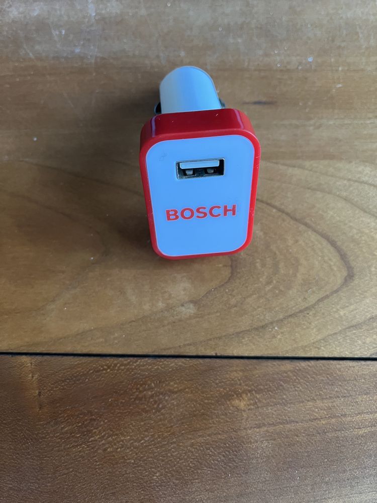 USB зарядно за кола Bosch