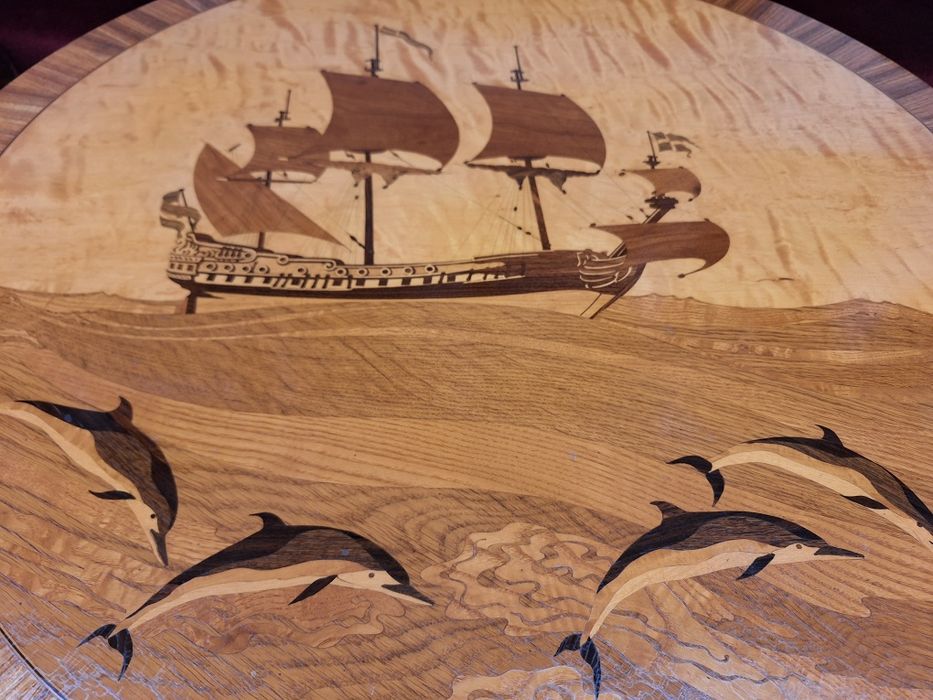 Маса с богата Интарзия