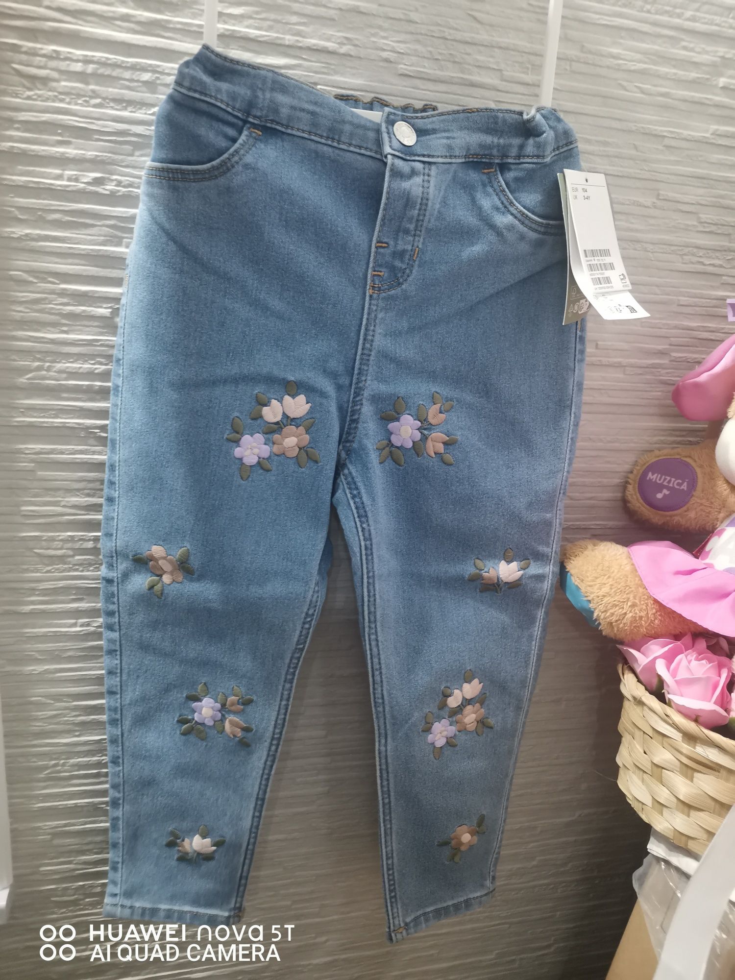 Jeans cu broderie h&m