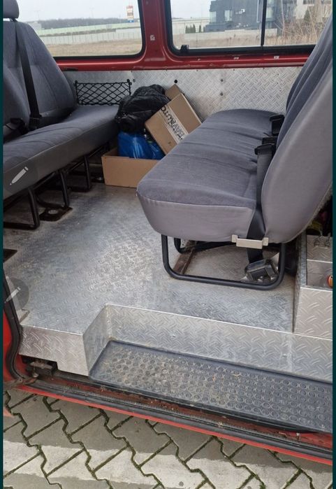 masina pompieri Ford varianta lung 8 locuri 650
Diesel 2496 cm3 
An fa