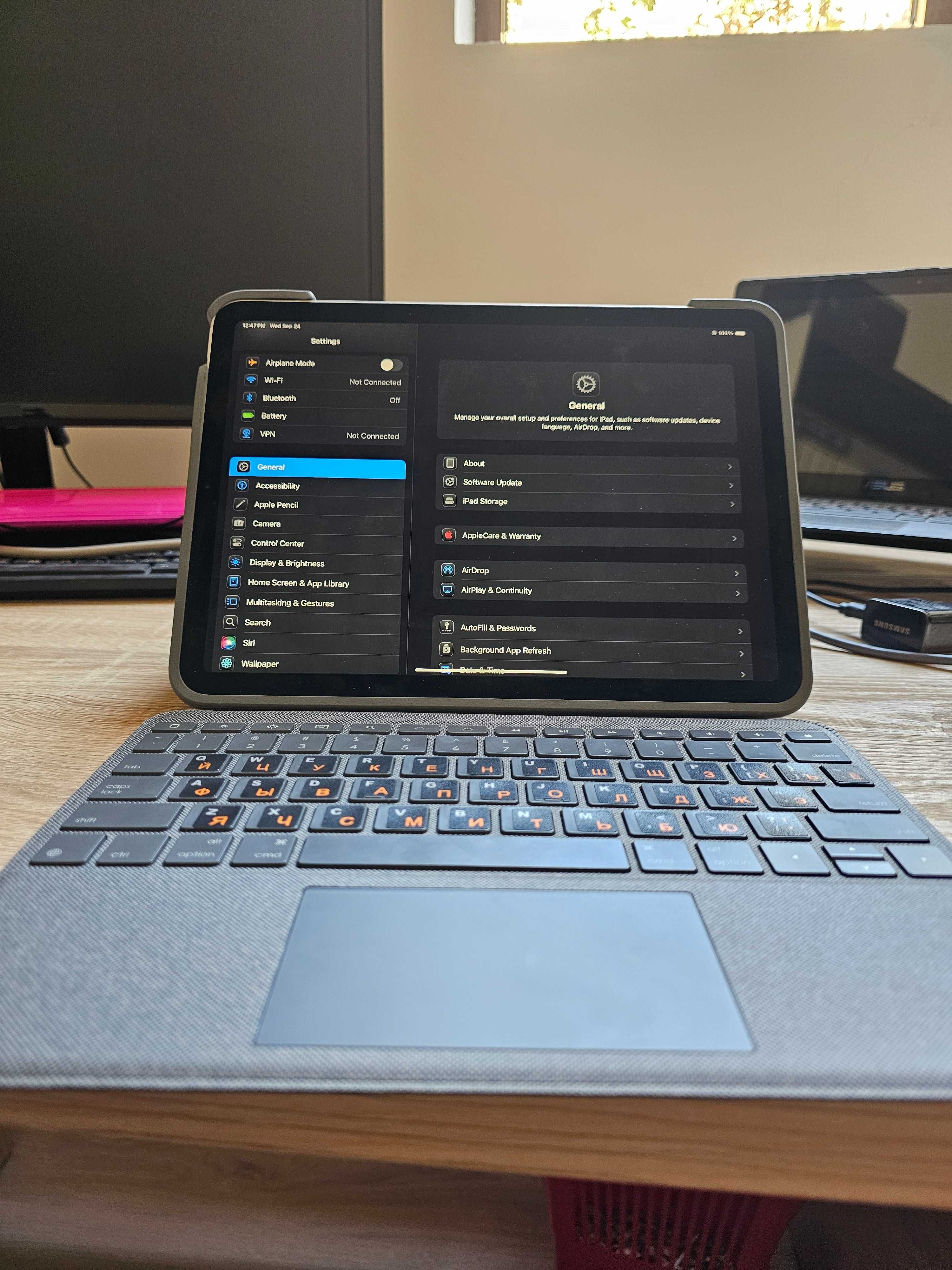 iPad Air 4 Silver + folio touch keyboard