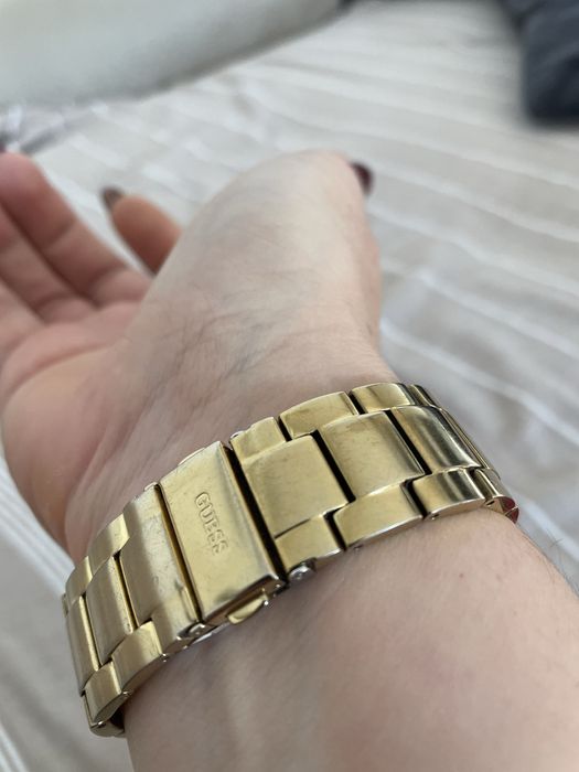 Дамски часовник Guess с кристали swarovski