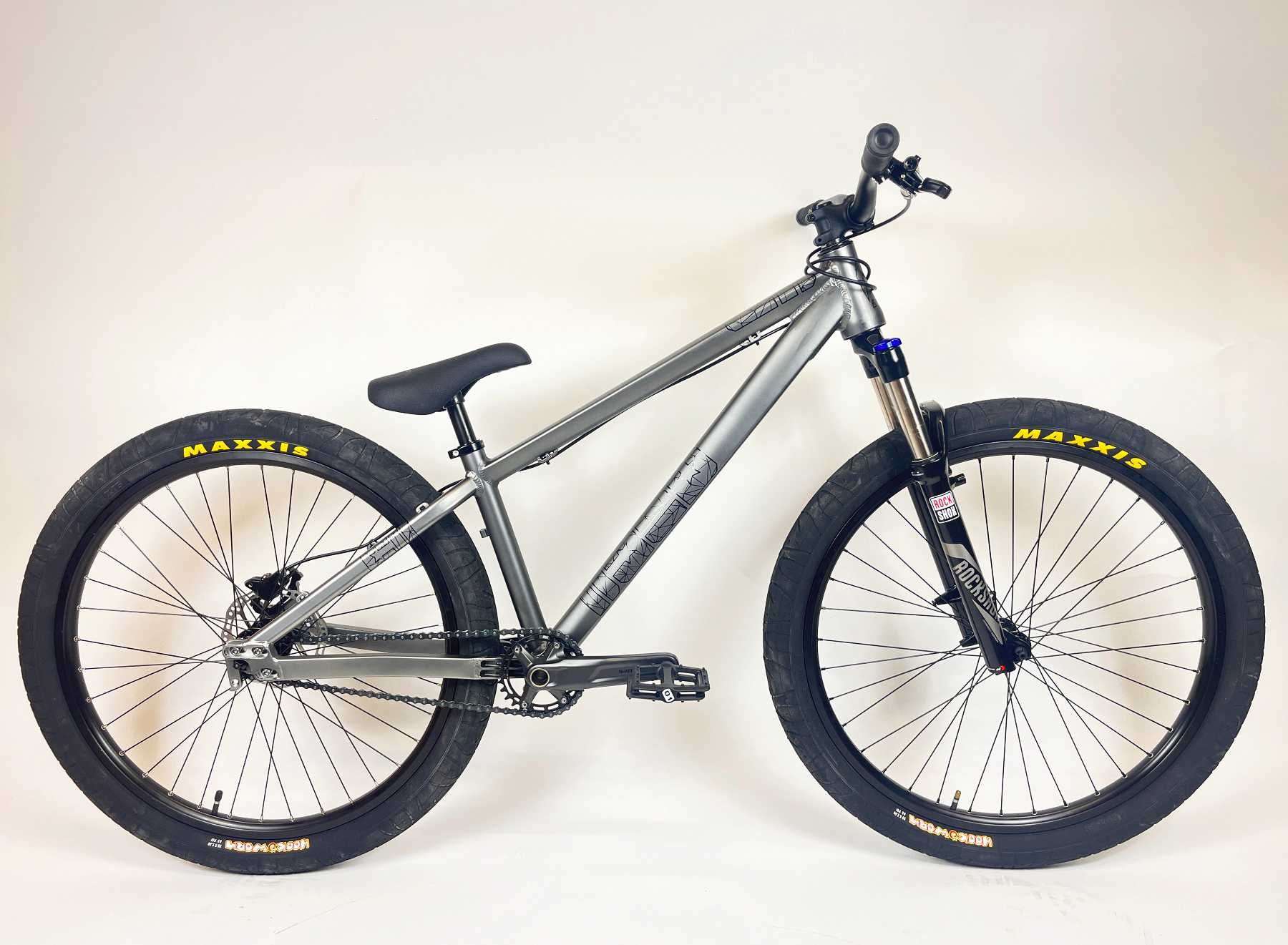 НОВИ цяло колело DRAG C2 ROCKSHOX XC30 dirt jump дърт DJ колело
