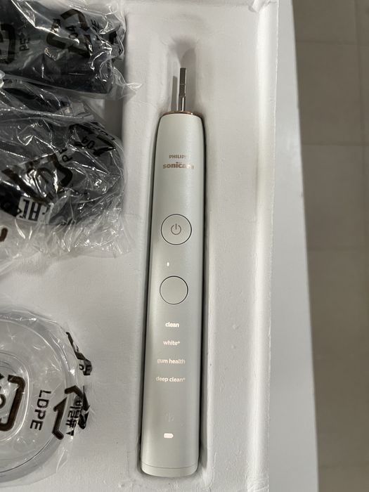 Periuță Philips Sonicare DiamondClean 9000 Nouă