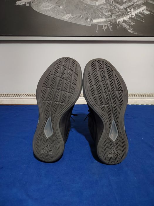 ADIDAS Performance Isolation 2, mărimea 45, interior 29 cm.