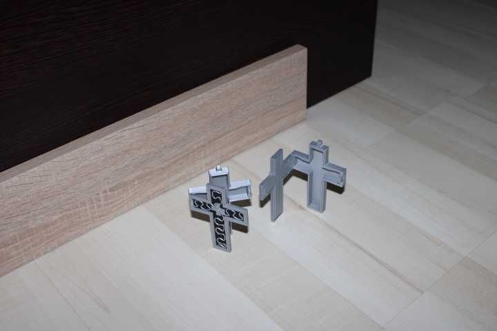 Колие с таен кръст Танос – вдъхновено от играта на калмари