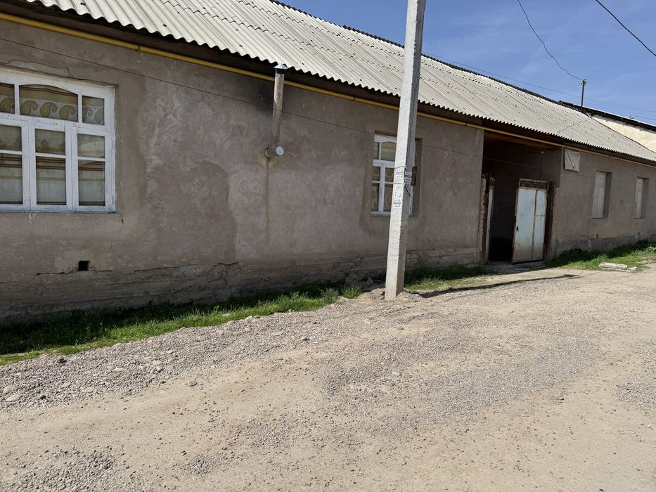 Yangi qurilgan uy sotiladi Qorasuv markazida