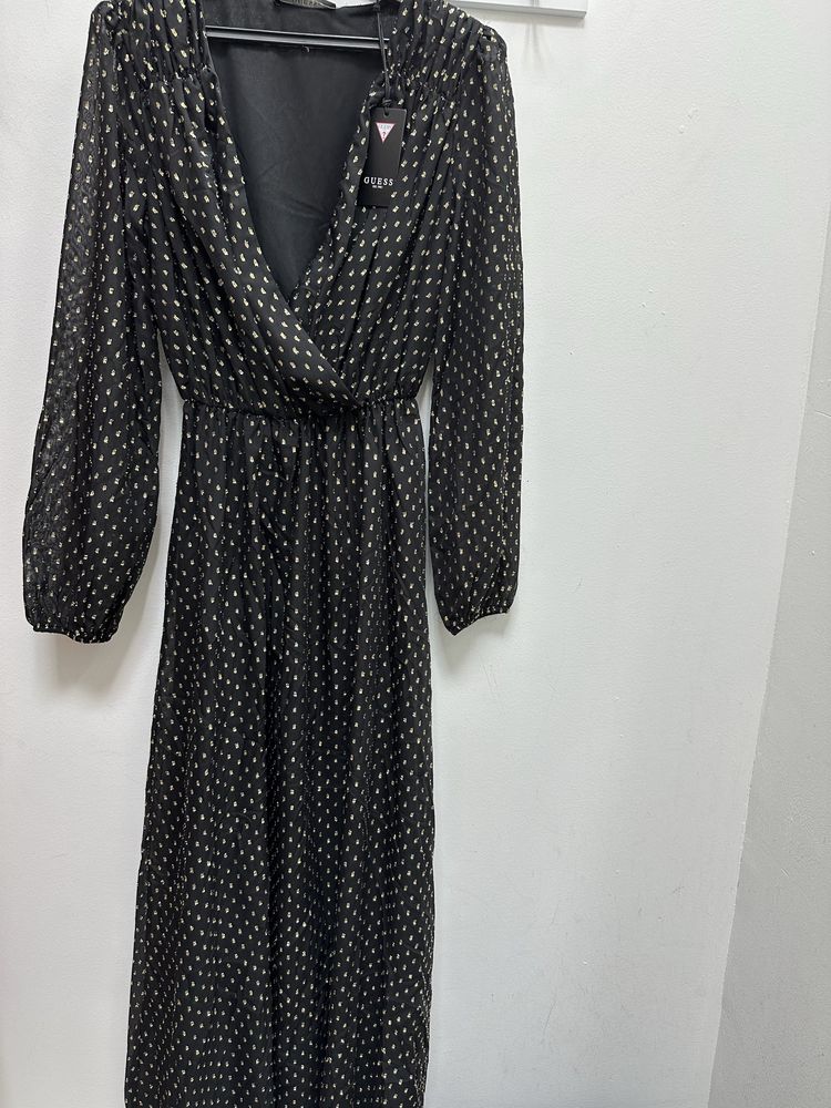 Чисто нова рокли Guess
