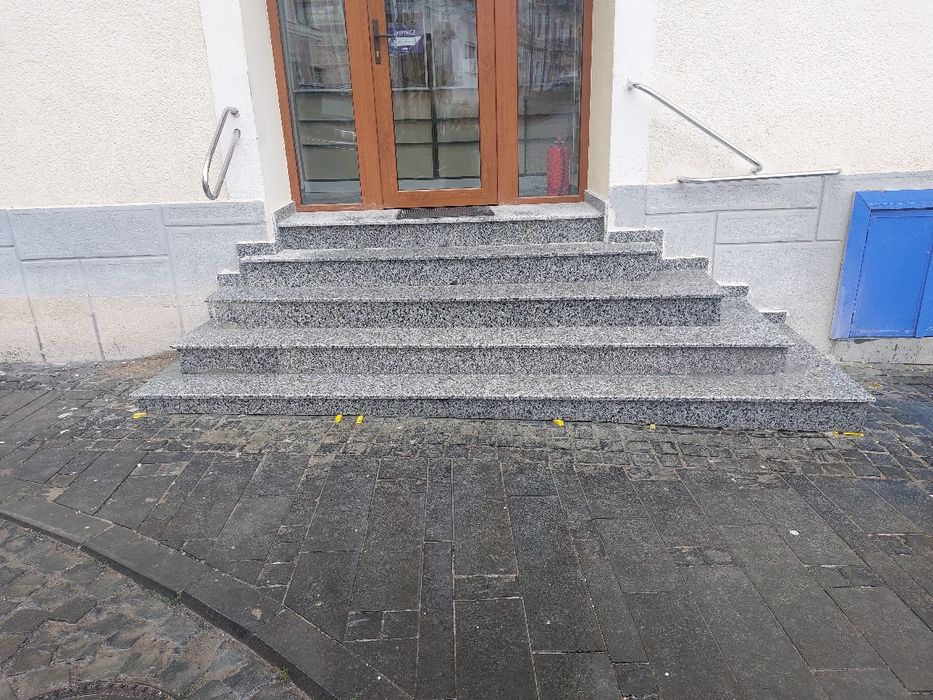 Executam trepte, glafuri,vaze din marmura,travertin