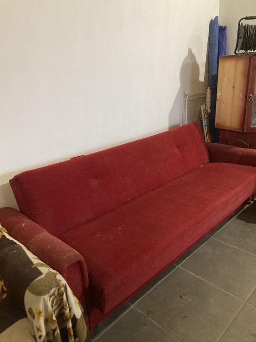 Продавам диван