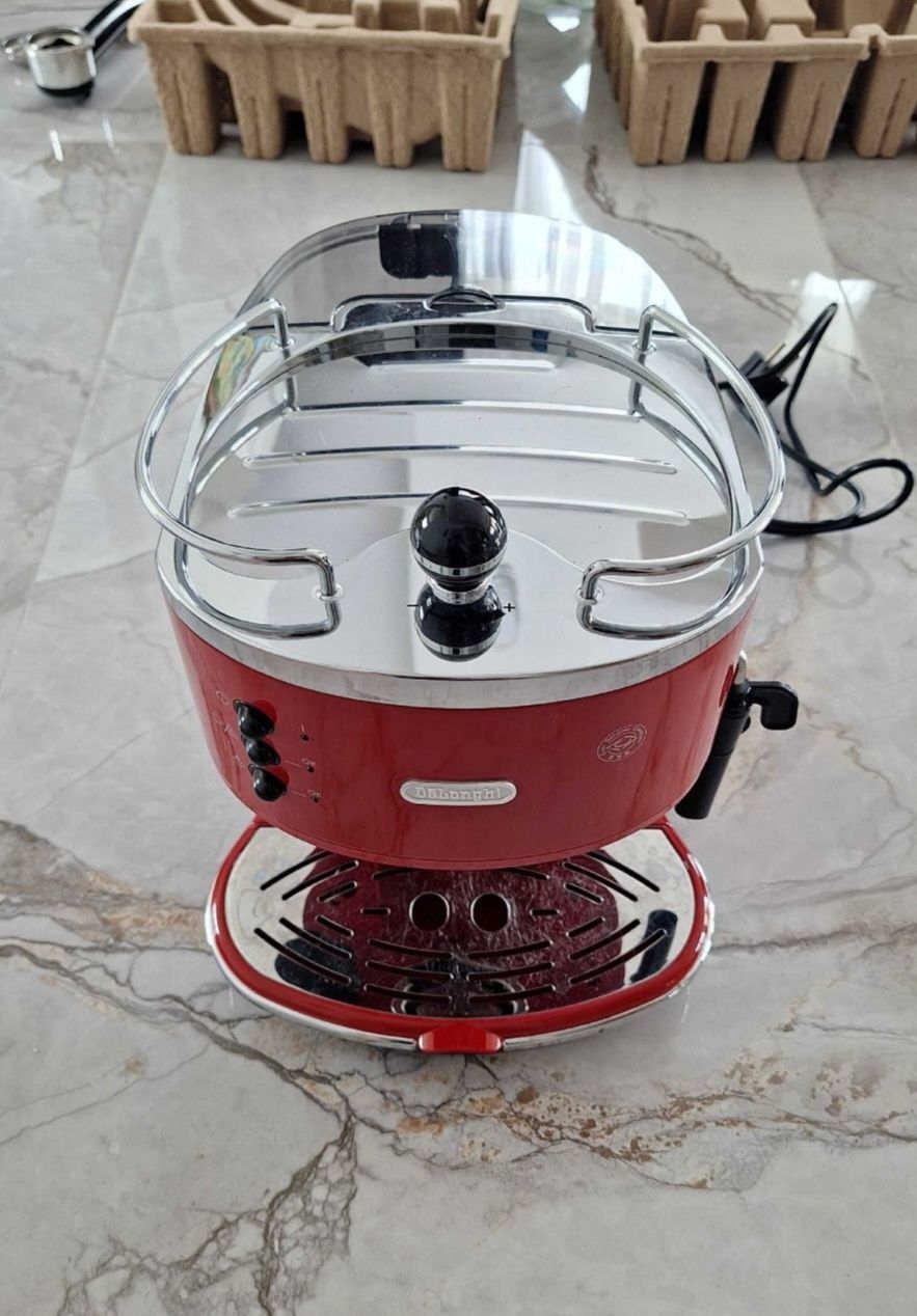 Червена Кафемашина DELONGHI ICONA 1400 ml 15 bar