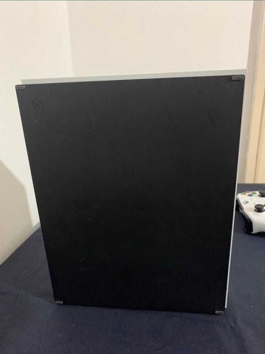 Xbox One S – stare bună, funcțional, cu controller