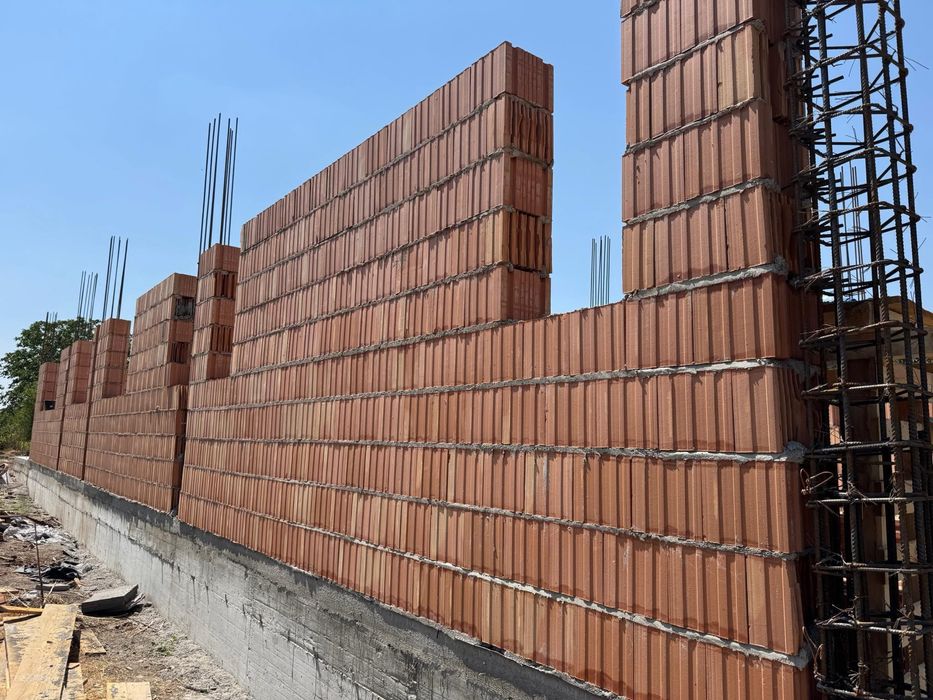 Firma autorizată– CASE LA ROȘU ȘI LA CHEIE