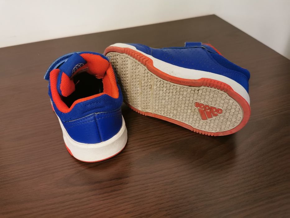 Маратонки адидас и найк