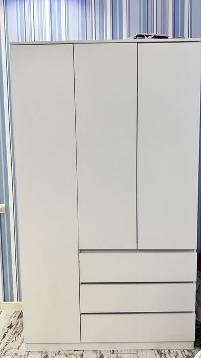 Продается шкаф белый