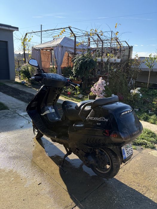 Vand sau schimb Scuter piaggio hexagon 250cc