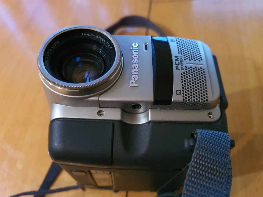 Видеокамера Panasonic NV-DS1