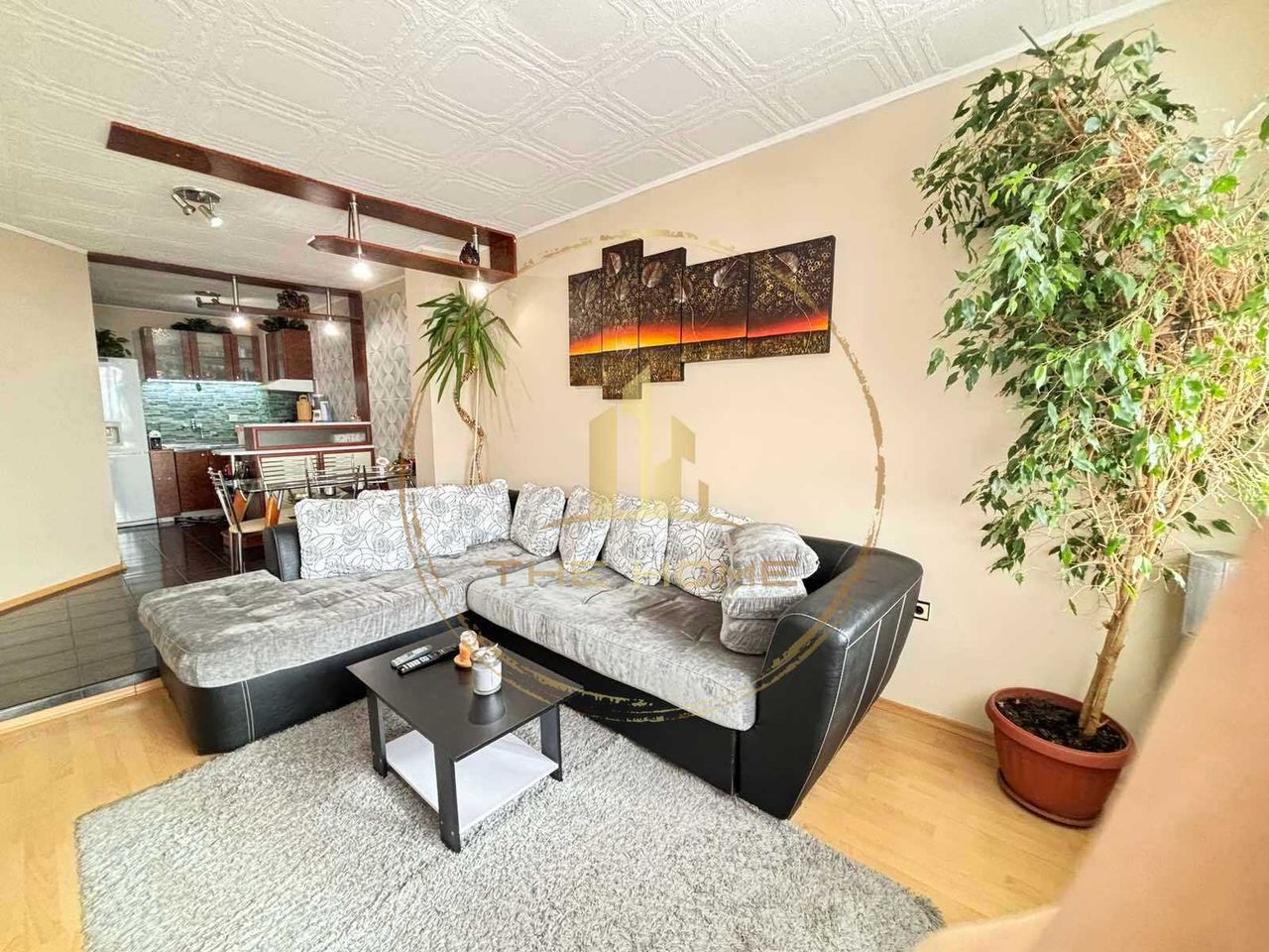 Продава се Тристаен апартамент в Варна, ЖП Гара - 95 кв.м за 2264 €/кв.м - Снимка #1