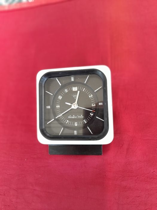 Стар часовник будилник