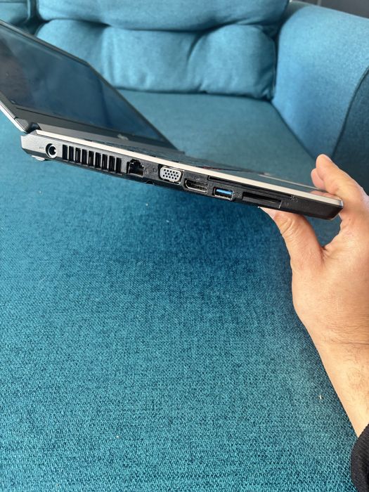 Laptop Fujitsu Siemens • i7-6600u  •8gb DDR4•SSD 256•15,6 FHD•Cellular