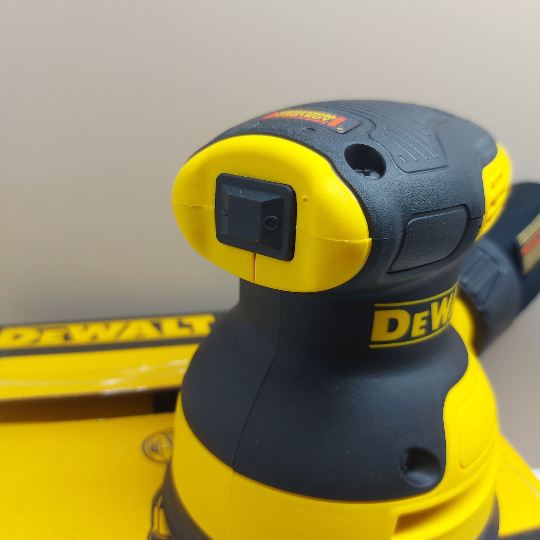 Нов ротационен виброшлайф Dewalt DWE6423