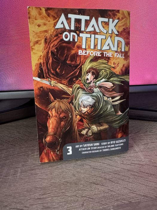 Продавам манги на attack on titan vol.3 , и my hero academia 5-те vola