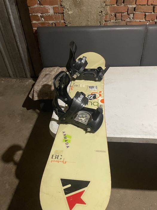 сноуборт с ботуши за него