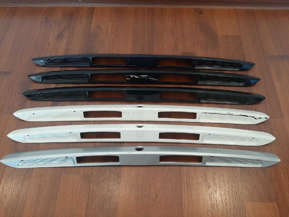Продам Накладка крышки багажника Lexus GS300 / Toyota Aristo 160.