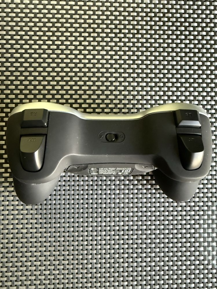 Джойстик Logitech F710